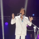 Roberto Carlos conquista la Arena CDMX con un concierto romántico lleno de éxitos